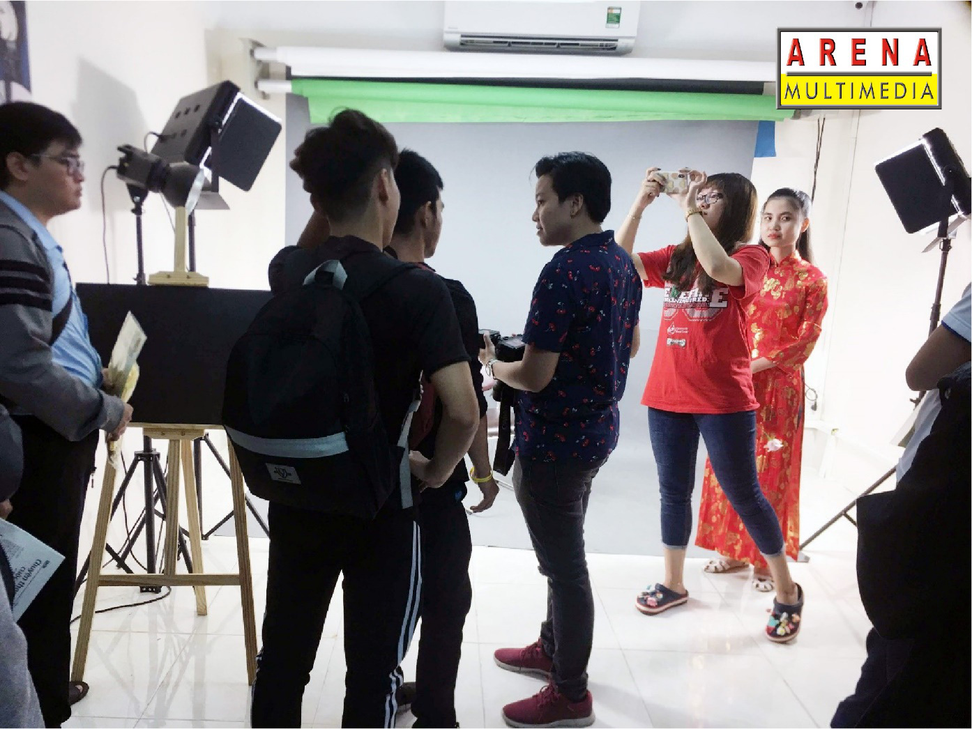 Học viên ARENA Multimedia tại Cần Thơ trong một buổi học môn Chụp hình