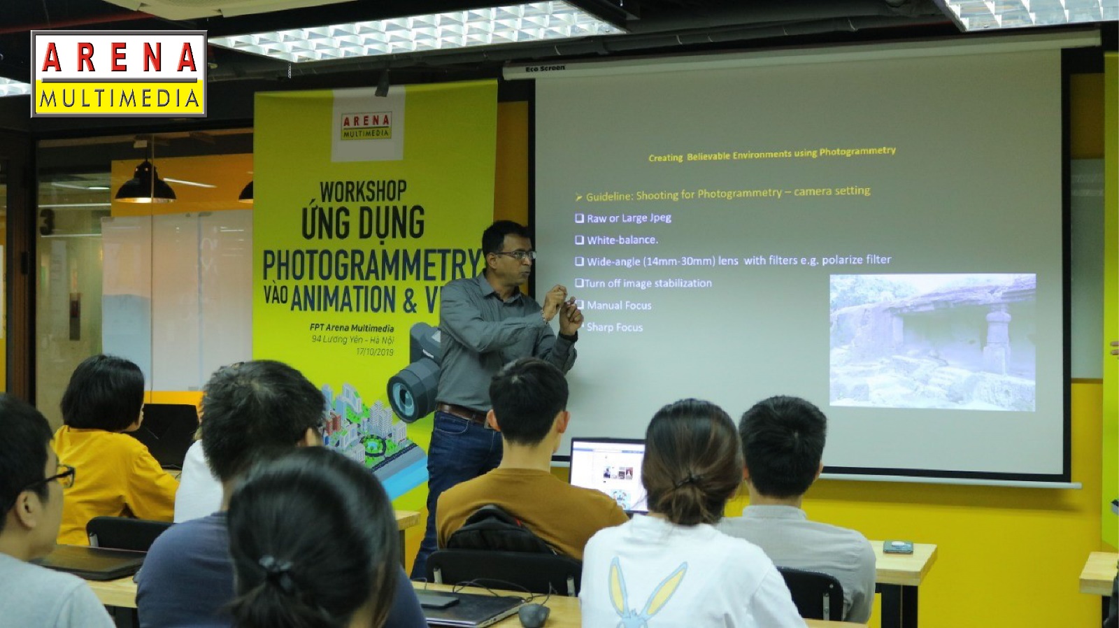 Ông Kamath trong một hội thảo cho học viên ARENA Multimedia Việt Nam